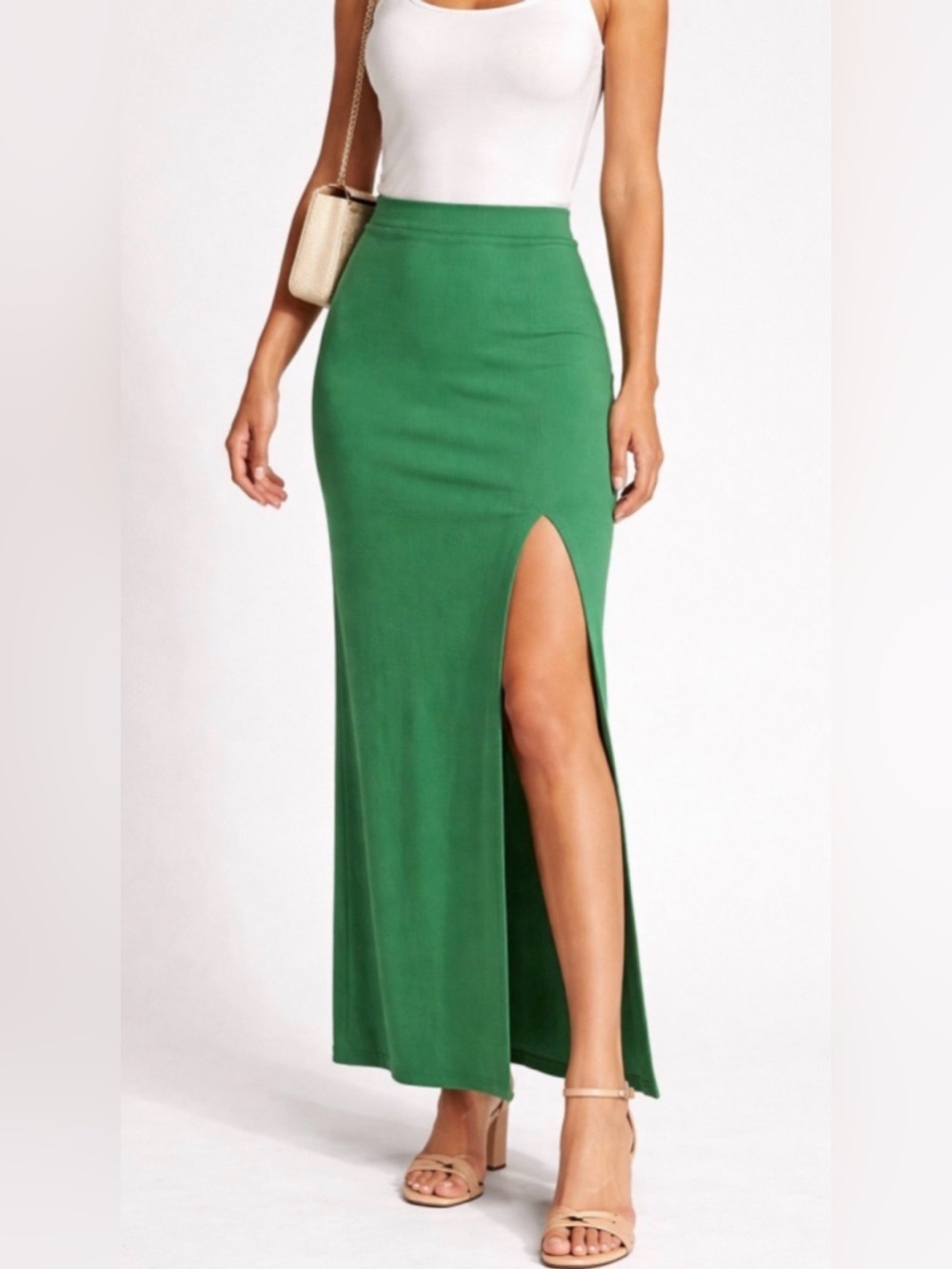 Part of a 5/$25 bundle sale elegant Kelly Green maxi skirt